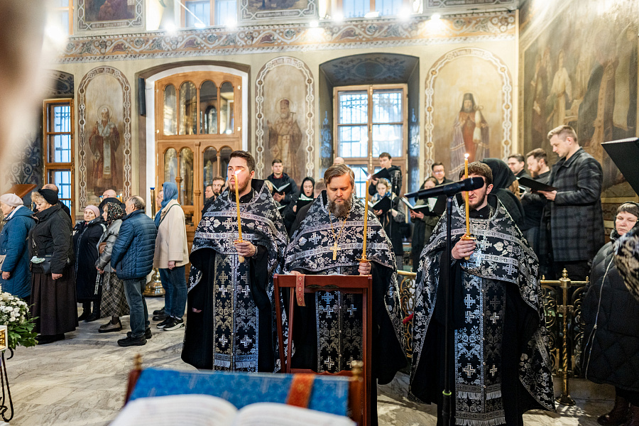 Утреня с чином погребения Плащаницы в Троицком кафедральном соборе Подольска